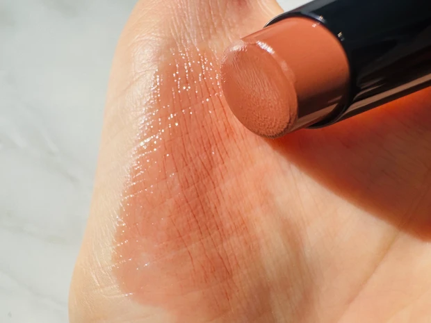 KATEのリップモンスター EX-3 生焼けパンケーキのスウォッチ