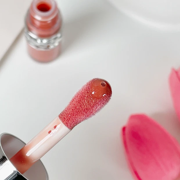 イヴサンローラン限定 ラブシャインオイルグロスとは