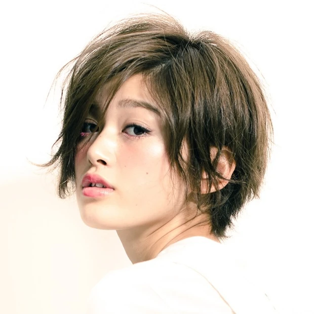 ラフな毛束感が大人セクシーなアンニュイショート