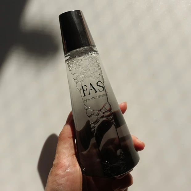 FAS ザ ブラック エッセンス（化粧水）