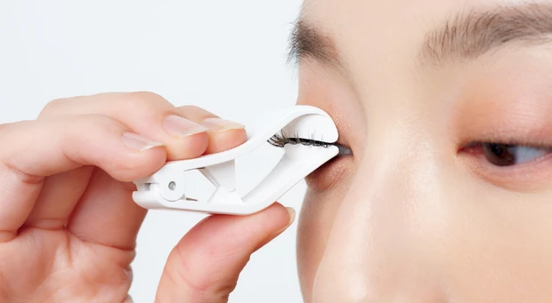 マグネット式つけまつ毛の付け方 きれいにつけるコツ