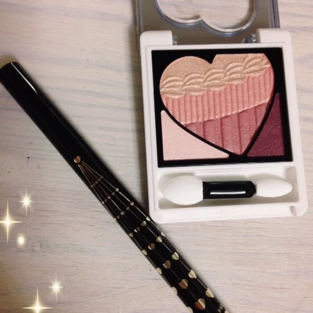 ボルドーカラーで目指せ女っぽスタイル♡