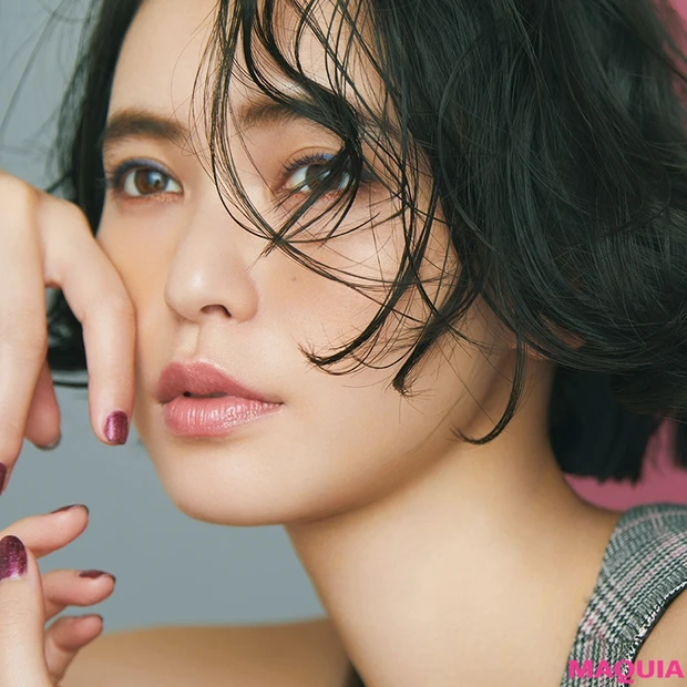 ブルー×オレンジラインで叶う大人の眼差し。イガリシノブ流・脱！黒のアイメ…