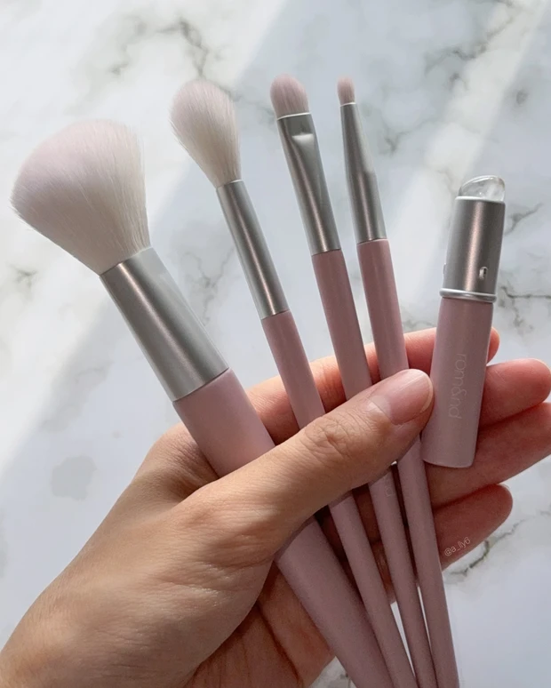 ロムアンド 韓国 romand rom&nd メイク ツール 道具 パフ ブラシ ドンキ 限定 日本 プチプラ ピンク