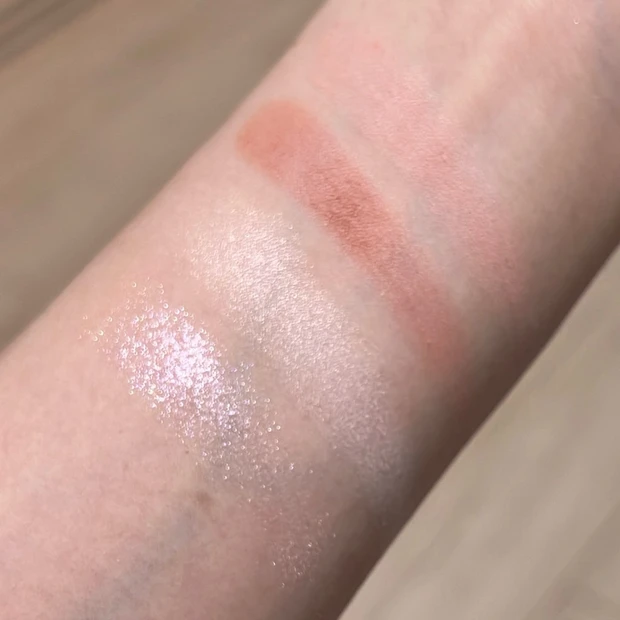 KATE　ケイト　ポッピングシルエットシャドウ　限定色　EX-5「コットンピンクポップ」　スウォッチ