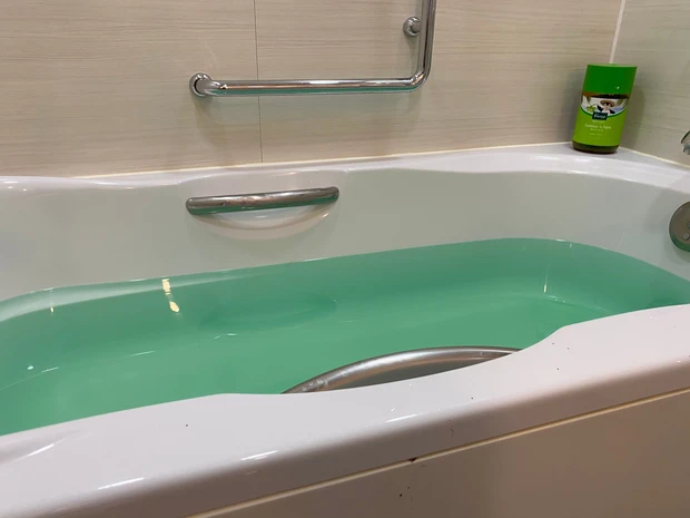 エメラルドグリーンのバスソルト。クナイプの夏の限定品「夏をひとりじめ」_1_1