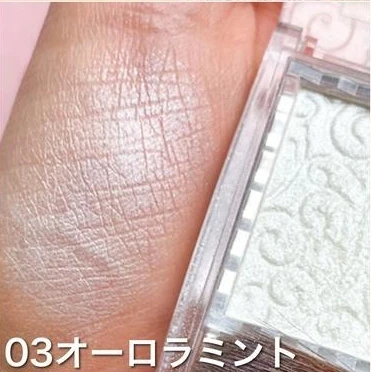パールグロウハイライト 03 オーロラミントをイエベがレビュー