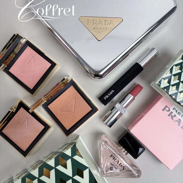 プラダ ビューティのホリデー限定アイテムをスウォッチ！ テーマは“魔法の世界”【クリスマスコフレ2025】