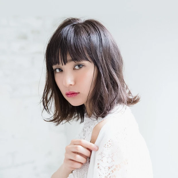 ストレートとカールの中間が狙い目！ こなれ度抜群のニュアンスカールボブ