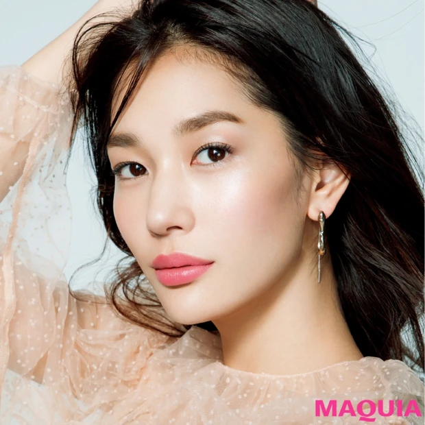 日本人の肌にはグローな肌が似合う! 松井里加さんが考える繊細美肌の哲学