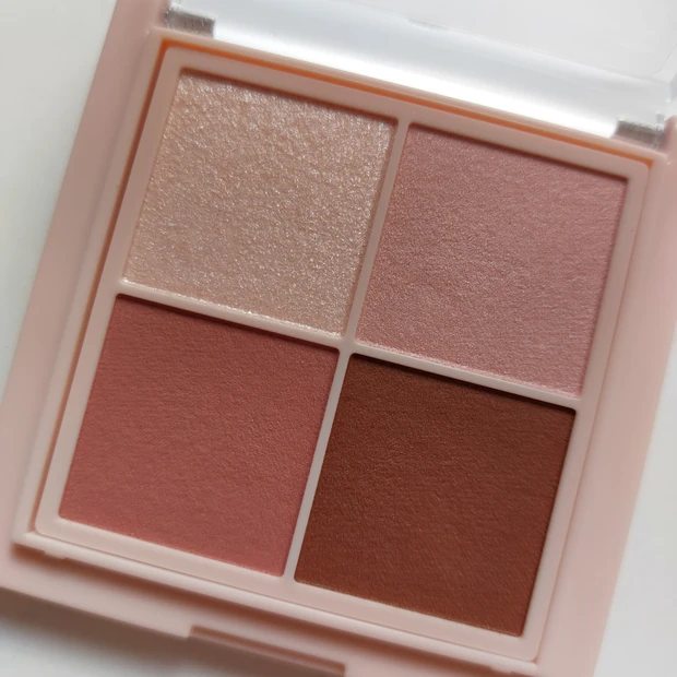 シャインオンステージアイシャドウ