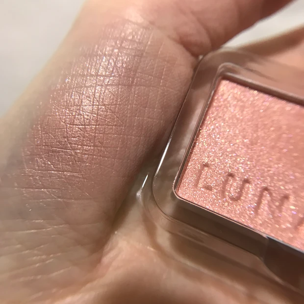 カラーリングシアーチークス(グロウ)05 スウォッチ