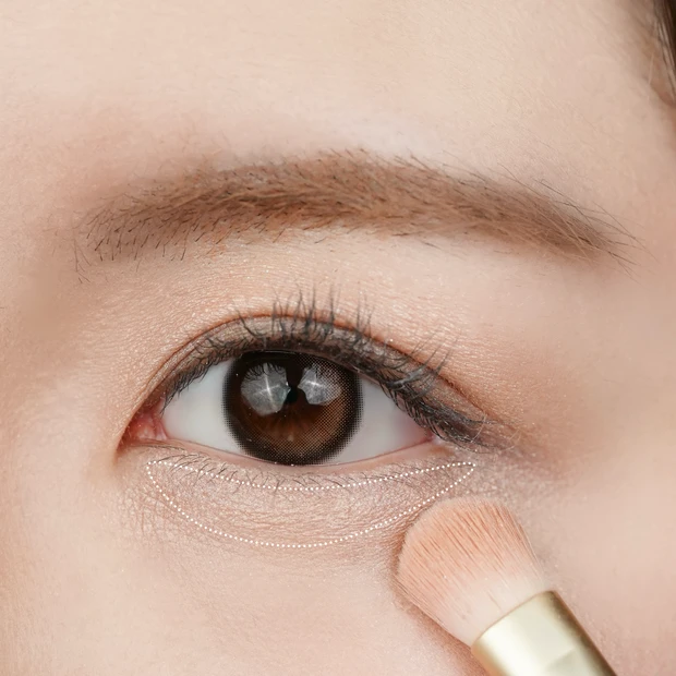 アイメイクの手順１