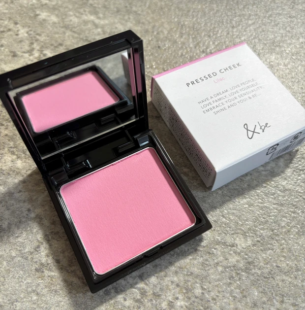 アンドビー　＆be プレストチーク　ライラック　限定色　新色　イエベ　ブルベ　河北裕介　川口春奈　2026 新作　ロフト