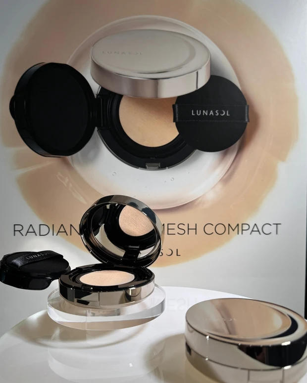 ルナソル ラディアントフロウ メッシュコンパクト