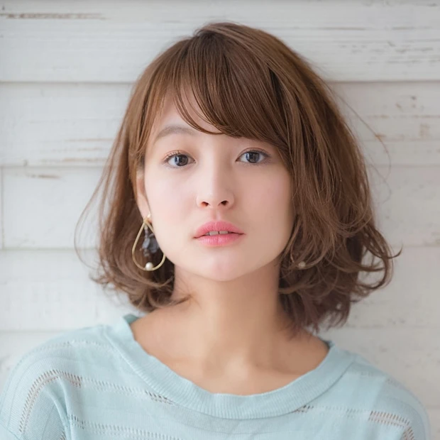 内巻きも外ハネも自由自在! オフィスで人気の2WAYボブ