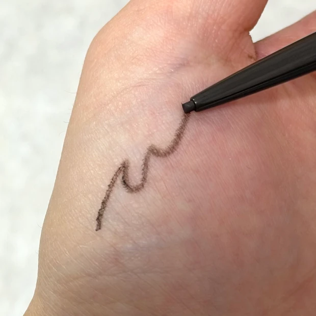 exceL ニュアンスフル ペンシルライナー NP01 グレージュ スウォッチ