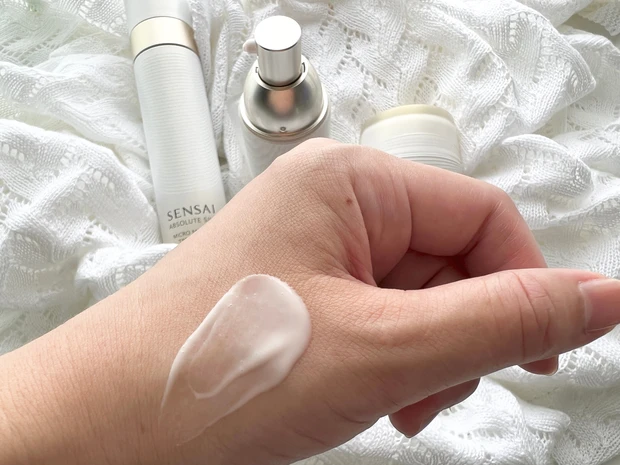 【箱推しならぬブランド推し！】SENSAI［センサイ］贅沢UV美容液で日中も継続的にエイジングケア【MAQUIAインフルエンサーのオッス！推しコス】_8