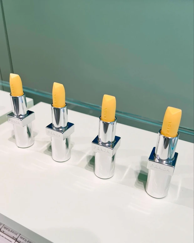 プラダ リップ バーム フロスティング ケア