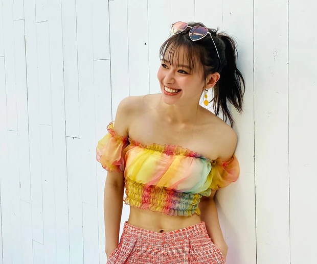 女優・山本舞香さんがデビュー10周年を記念して、『山本舞香 2022カレンダー』を10月13日に発売します!_5