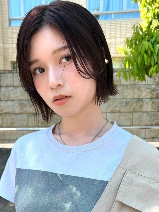 【3位】【30代・40代に似合う髪型】うざバング×タイトめシルエットが新しい! ショコラブラウンのカジュアル大人ボブ