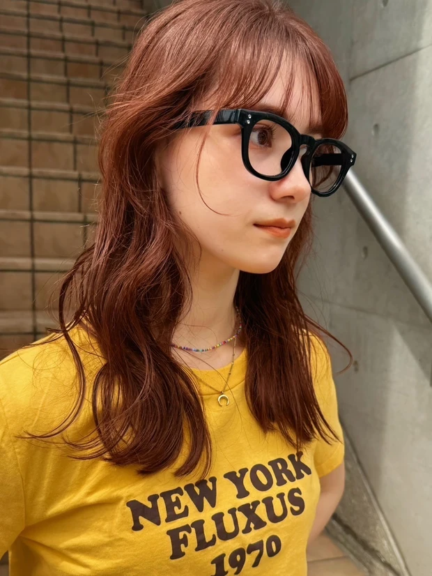 秋におすすめの髪型 気になるうねりを楽しむゆるウェーブミディアム