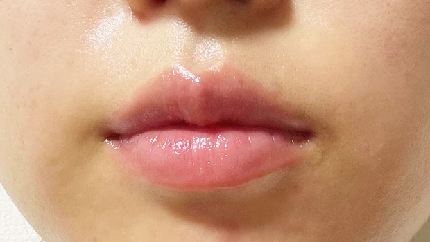 ポーチの中身　shaishaishai　プランプリップバーム　着用