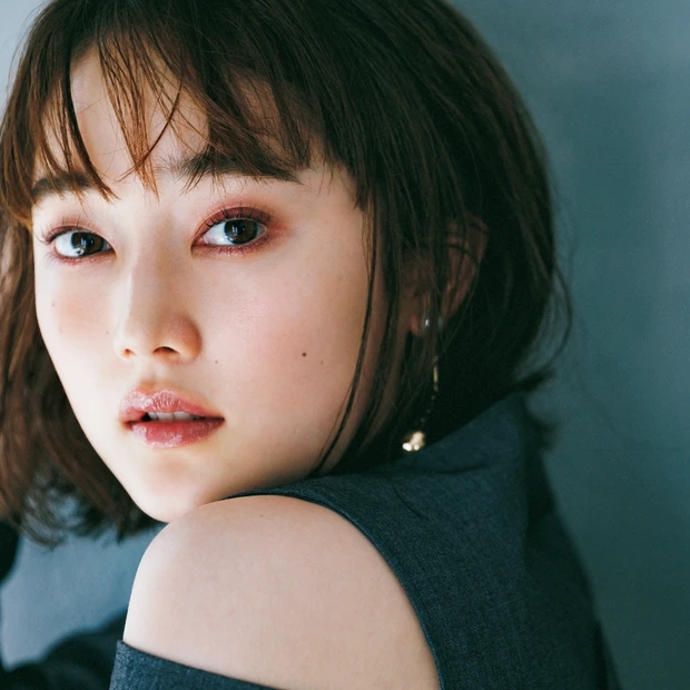 マスク時代の抜き盛りメイクは、カーキライナー、オレンジマスカラなどのカラ…