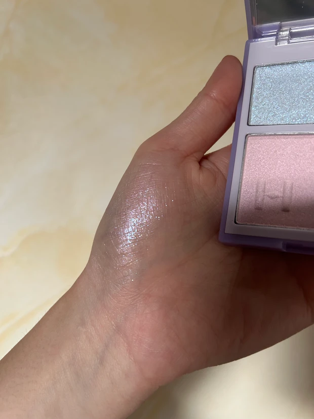 12月のおすすめコスメ！オーロラのような輝きが手に入るhinceのクリスマスコフレ【トゥルーディメンションレイヤリングハイライター】_2_3