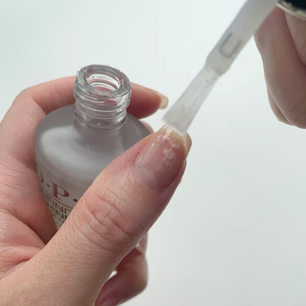 STEP４ 密着感しっかりネイルベースを改めて重ねる