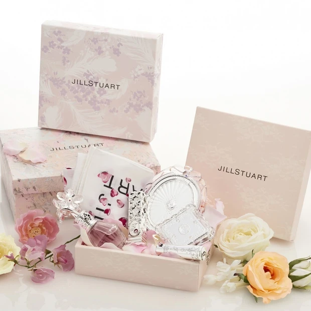 ジルスチュアート ビューティの世界観を堪能！ 新コンセプトショップが表参…