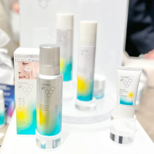 ソフィ－ナ iP 水光ピーリング泡セラム＜ふきとり美容液＞