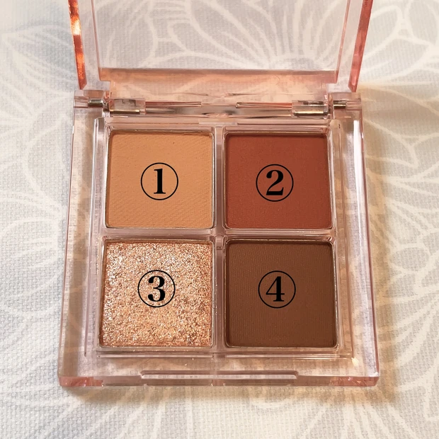 メロウアイパレットBR02のスウォッチ①