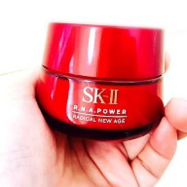 寝る前の乳液ひとつで、翌朝の肌弾力がこんなに違うの～！？抜群のハリツヤ感をゲットです！！