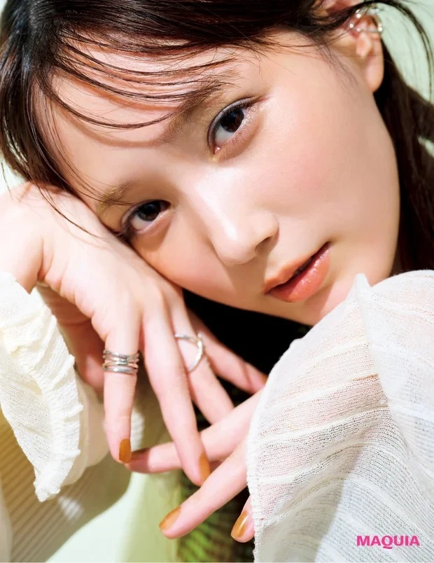 【春メイク2024】5. 透けブルーの目元が新鮮！ カフェへ行く日の春メイク