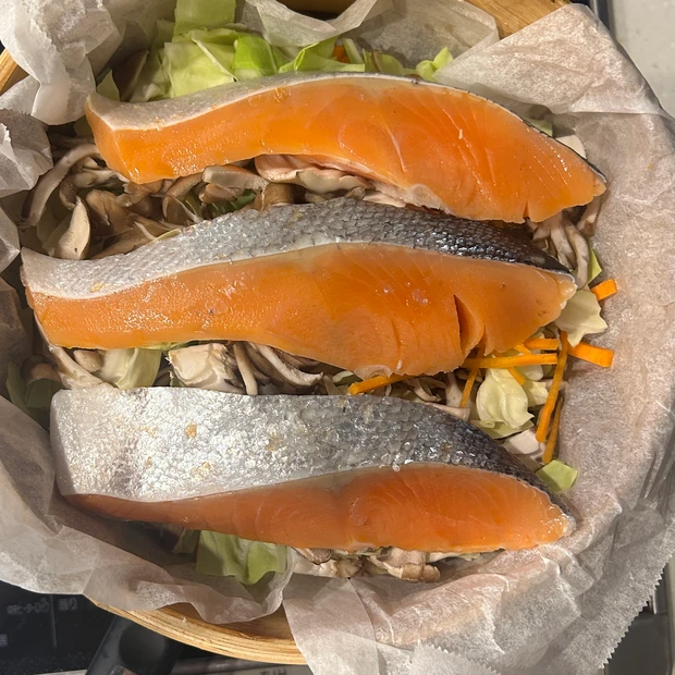 美肌にいい簡単せいろ蒸しレシピ|鮭と野菜のちゃんちゃん蒸し