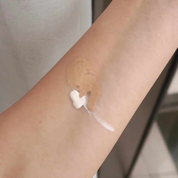 2025年9月5日発売のアディクション ザ ファンデーション リフトグロウ 新色 000 ポーセリンを混ぜる使い方