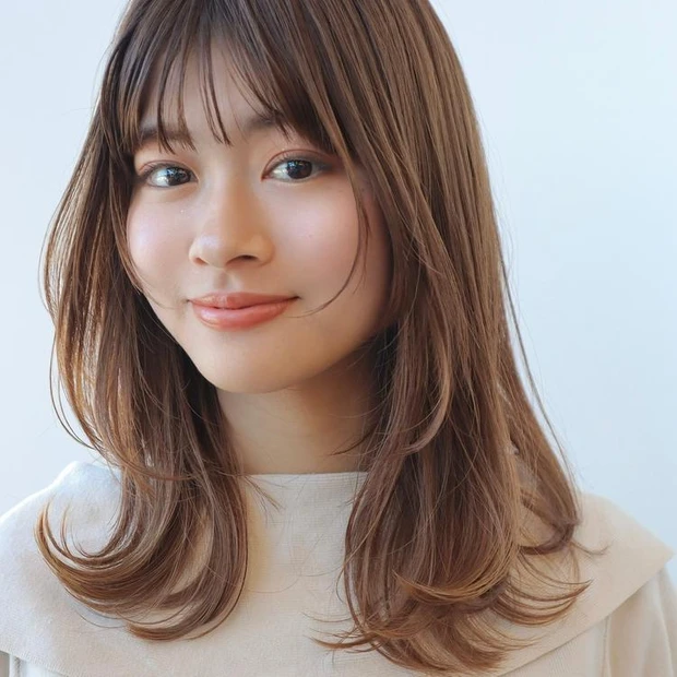 冬 ヘアカラー 明るめ シナモンベージュ ワンカール ミディアム