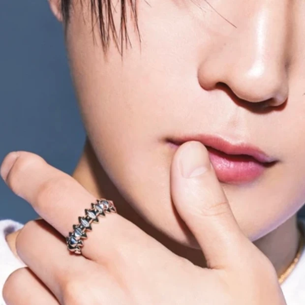 八木勇征さんの手