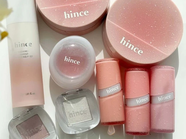 【クリスマスコフレ2025】ヒンスのホリデーコレクションをスウォッチ！ 大人気ティントリップやクッションが限定仕様に
