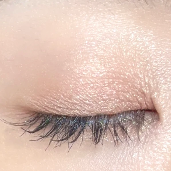 コスメデコルテ スキンシャドウ デザイニング パレット 09 cashmere featherのメイク例