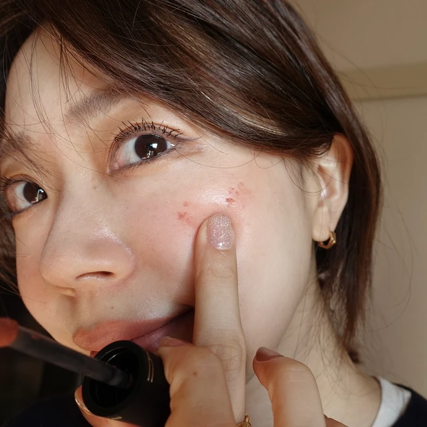 M･A･Cパウダー キス リップ + チーク ムース 951ハビットのチークの使い方