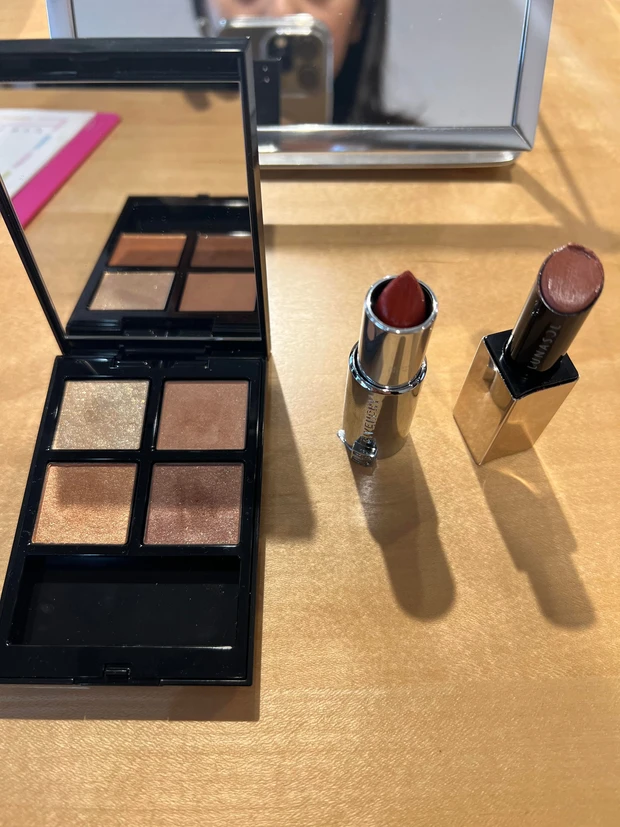 アディクションのアイシャドウ ジバンジィのリップ ルナソルのリップ