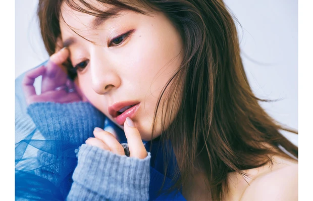 伏し目がちな田中みな実さん