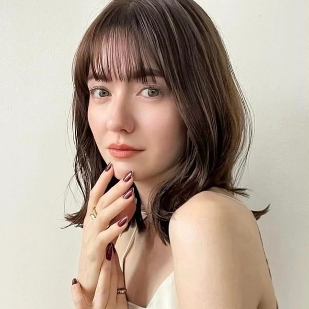 ミディアム ヘア 髪型 ヘアスタイル 大人 前髪あり 暗髪 ダークトーン