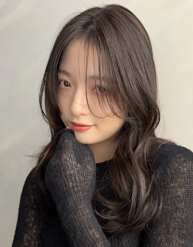 髪型 ロング ロングヘア シースルーバング 黒髪 サイド