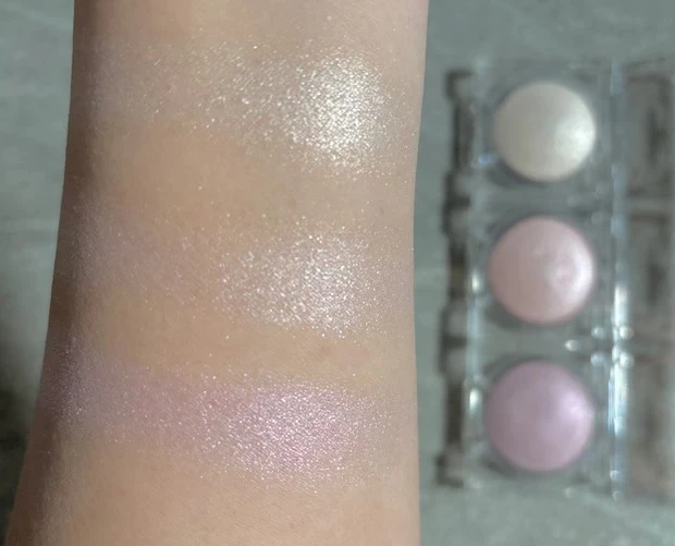 キャンメイク ムーングロウハイライターの全色スウォッチ