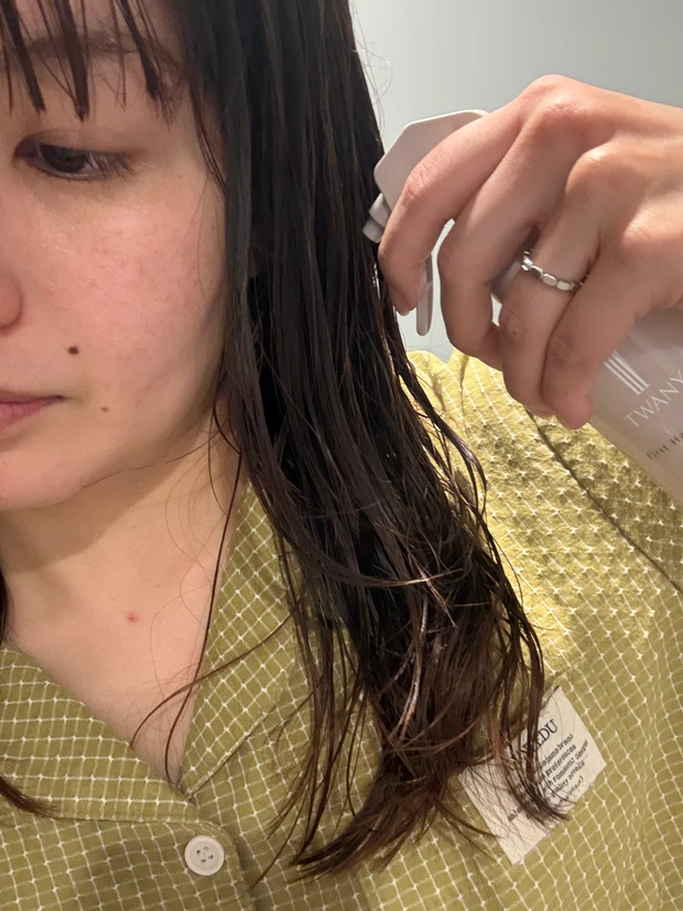 推しコス　マキアエディター　TWANY ファーストヘアセラムミスト　使用写真