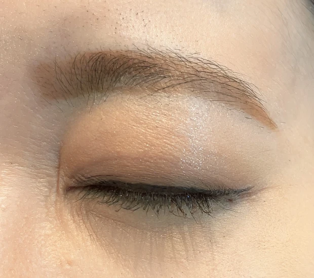 メロウアイパレットBR01のメイク②