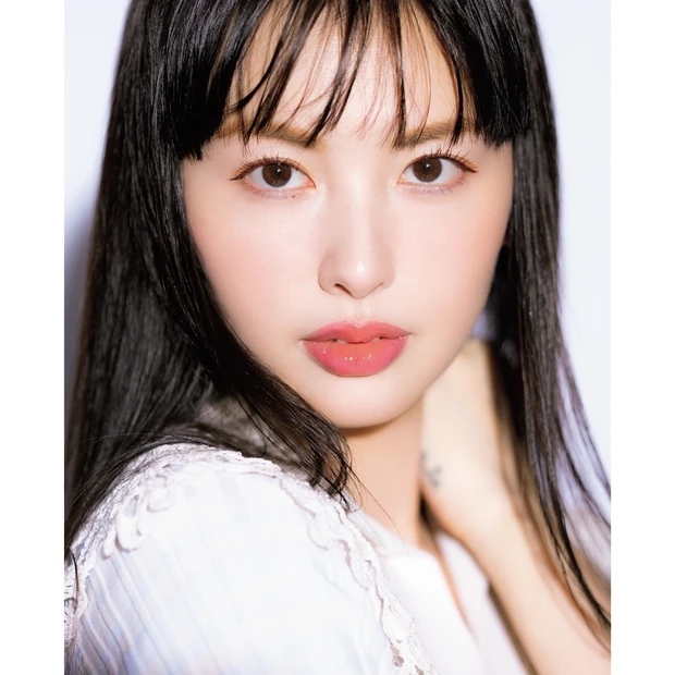 鈴木えみセレクト! 夏新色のビタミンカラーで旬顔に一番乗り